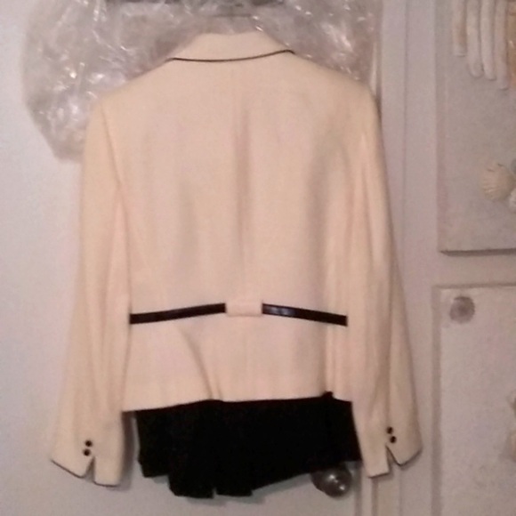 New Tahari 2 pcs. Suit 10P - Picture 2 of 7